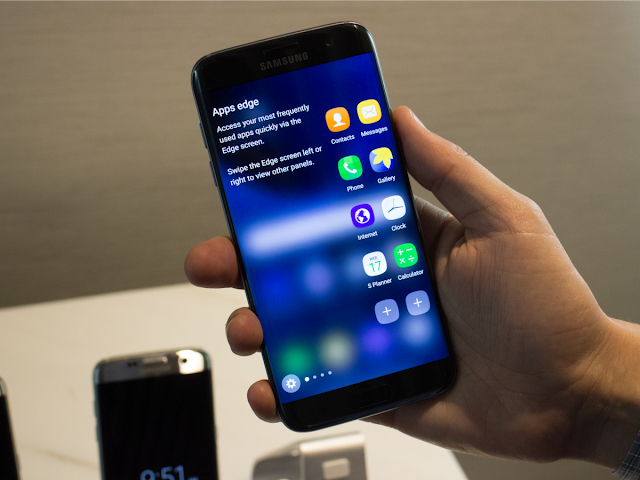 the-galaxy-s7-edge-has-widgets-on-the-curved-displays-edges-3945091